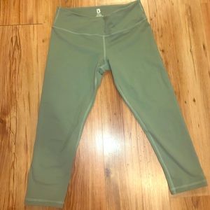 BuffBunny Cropped leggings Small
